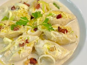 Conchiglione De Alho Poró Com Bacon Ao Molho Bechamel