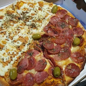 2 Pizzas Grandes Refrigerante