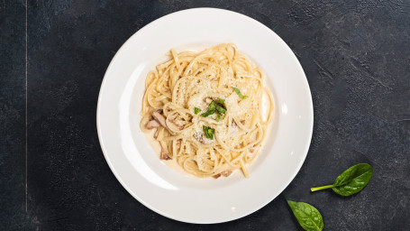 Arezzo's Chicken Alfredo Pasta