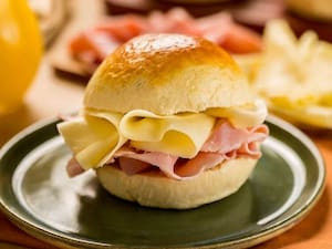 8 Pães Mini Brioche Com Queijo E Presunto