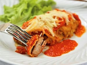 Filé À Parmegiana Com Espaguete E Fritas