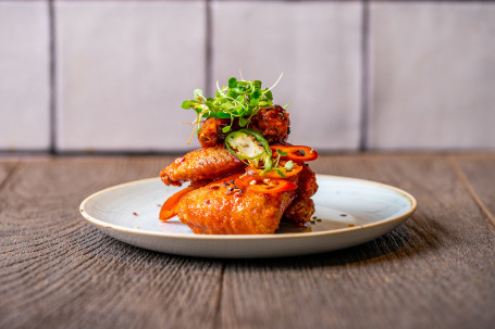 Giraffe Chicken Wings (Sriracha Garlic)