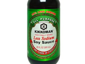 Shoyu Premium Kikkoman Less Sodium Grande 591 Ml