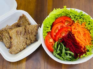 Proteína De Bife E Salada