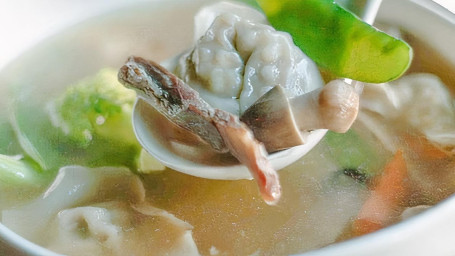 24. Wō Yún Tūn Tāng House Special Wonton Soup