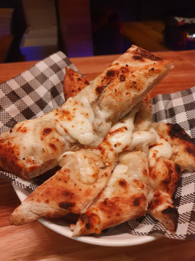 Cheese Garlic Flat Bread (V)