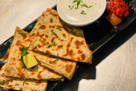 Paneer Lasun Paratha