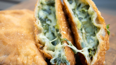 25 Mini Spinach, Artichoke And Cheese Empanada