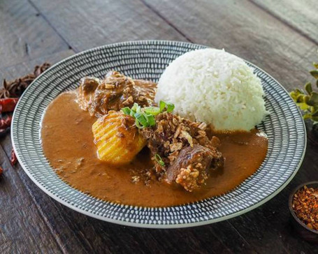 Slow Cooked Beef Massaman Curry With Rice