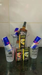 Whisky Jack Daniel 4 Red Bull 4 Gelo Coco