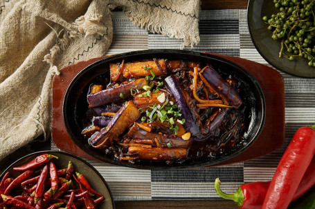 Sizzling Platter Of Eggplant With Shredded Pork Tiě Bǎn Yú Xiāng Jiā Zi