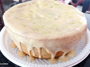 Bolo De Limão Com Calda