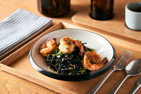 Squid Ink Spaghetti With Garlic Prawn