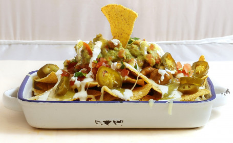 Super Chicken Nachos Grande