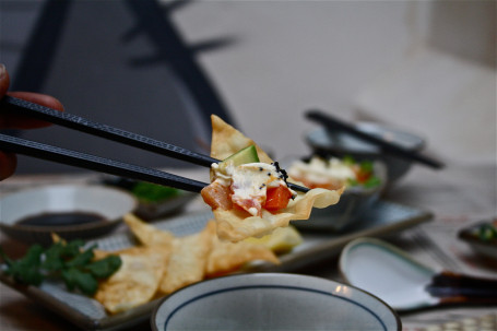 Crunchy Sashimi Nachos Pieces)