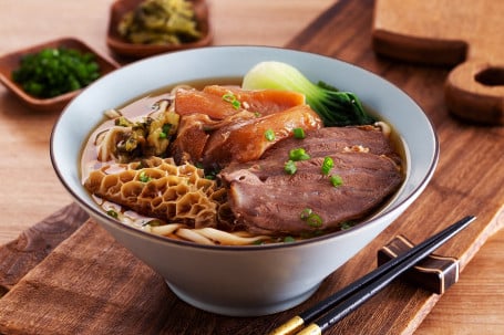 Hóng Shāo Niú Sān Bǎo Shǒu Gōng Miàn Braised Beef, Tendon Stomach Noodle Soup