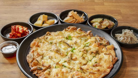 16. Seafood And Green Onion Pancake 해물파전