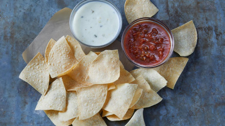 Queso E Salsa Com Batatas Fritas