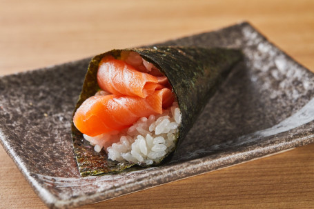 Sān Wén Yú Shǒu Juǎn Salmon Temaki