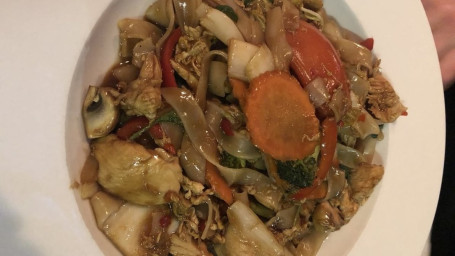 L15. Pad Kee Mao (Drunken Noodle)