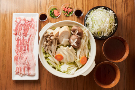 Chōng Shéng Xiàn Sān Yuán Tún Rì Běn Chū Zhī Huǒ Guō (2 Pax)/Okinawa Sangenbuta (Pork) Shabushabu (2 Pax)