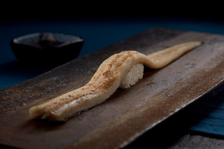 Yuán Tiáo Hǎi Mán Shòu Sī Deluxe Sea Eel Sushi