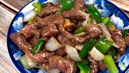 C15. Pepper Steak With Onions Qīng Jiāo Niú