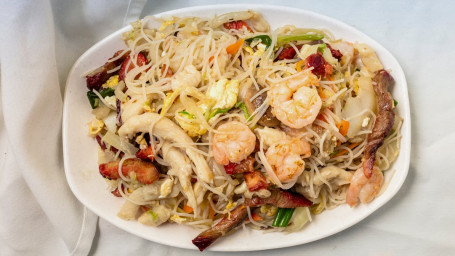 28. House Special Chow Mein (Shrimp, Chicken Pork) Běn Lóu Chǎo Miàn