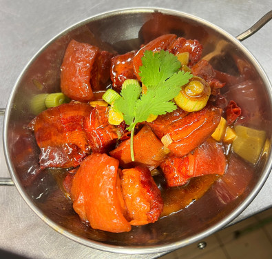 Sichuan Folk Streaky Pork Cubes Casserole Chuān Xiāng Hóng Shāo Ròu