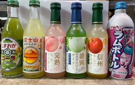 Shān Lí Xiàn Tí Zi Qì Shuǐ (240Ml)