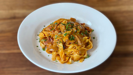 Fettuccine Con Funghi, Pancetta E Pinoli