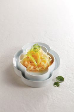 Jīng Huái Cōng Yóu Bàn Hǎi Zhē Tóu Sea Blubber In Spring Onion Sauce