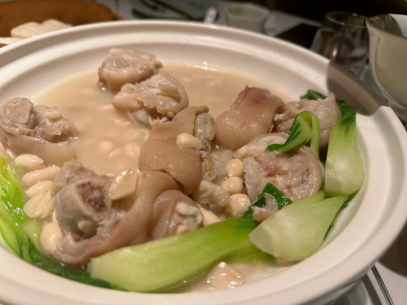 Peanut Pork Knuckle Soup Zhū Jiǎo Tāng