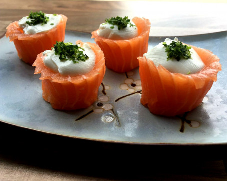 Salmon And Cream Cheese Roll (4Pcs)