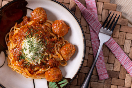 Rén Qì No.4 Yì Shì Ròu Wán Pèi Niú Tún Ròu Jiàng Spaghetti Bolognaise With Meatballs