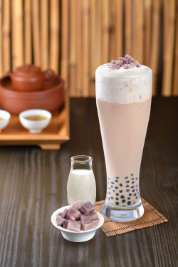 Dòng Yù Xiāng Zhēn Zhū Hóng Chá Ná Tiě Iced Taro Premium Black Tea Latte With Pearls