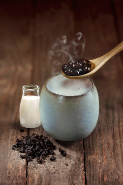 Rè Guān Yīn Zhēn Zhū Ná Tiě Hot Tieguanyin Tea Latte With Pearls
