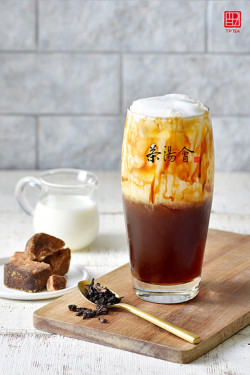 Dòng Hēi Táng Guān Yīn Ná Tiě Iced Brown Sugar Tieguanyin Tea Latte