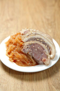 Hǎi Zhē Xūn Tí Jellyfish With Sliced Smoked Pork Knuckle