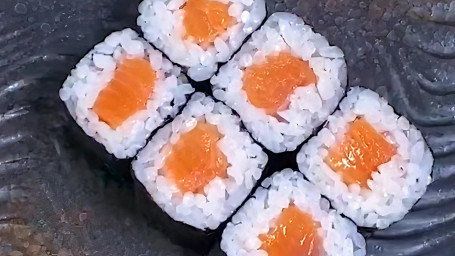 Cr8. Salmon Roll*