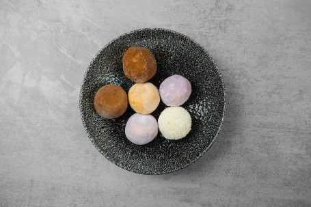 6 Little Moons Mochi Ice Cream Bites