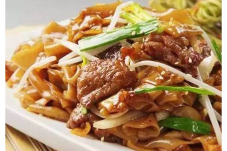 Wok Fried Beef Ho Fen (Flat Noodles) Gàn Chǎo Niú Hé