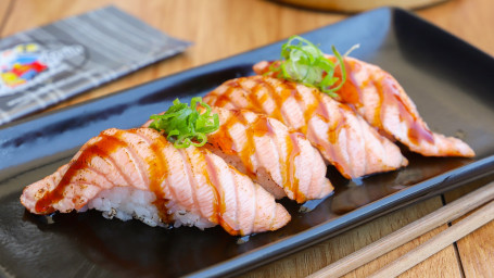 Aburi Salmon Nigiri (4 Peças)