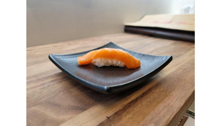 Ni13-Salmon-Sushi