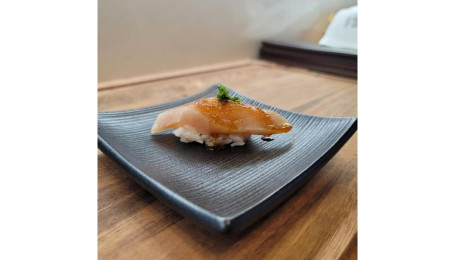 Ni1-Albacore-Sushi