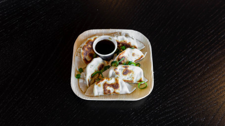 Pan Fried Chicken Gyoza (6 Pieces)