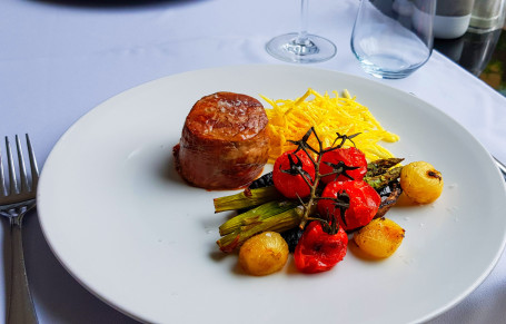 Beef Fillet Steak With Grilled Asparagus And Portobello Mushrooms