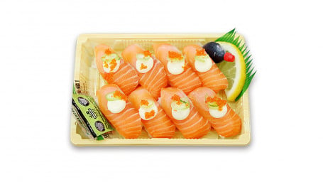 Fresh Salmon Nigiri Box (8 Pieces)