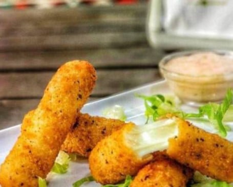 6 Mozzarella Sticks And Dips