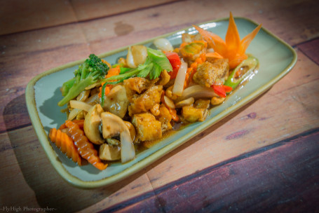 Stir Fried Cashew Nuts With Vegetables
